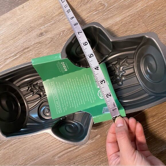 Nordic Ware Buche De Noel Yule Log Christmas baking Pan bakeware 9 cups NEW - Picture 9 of 10